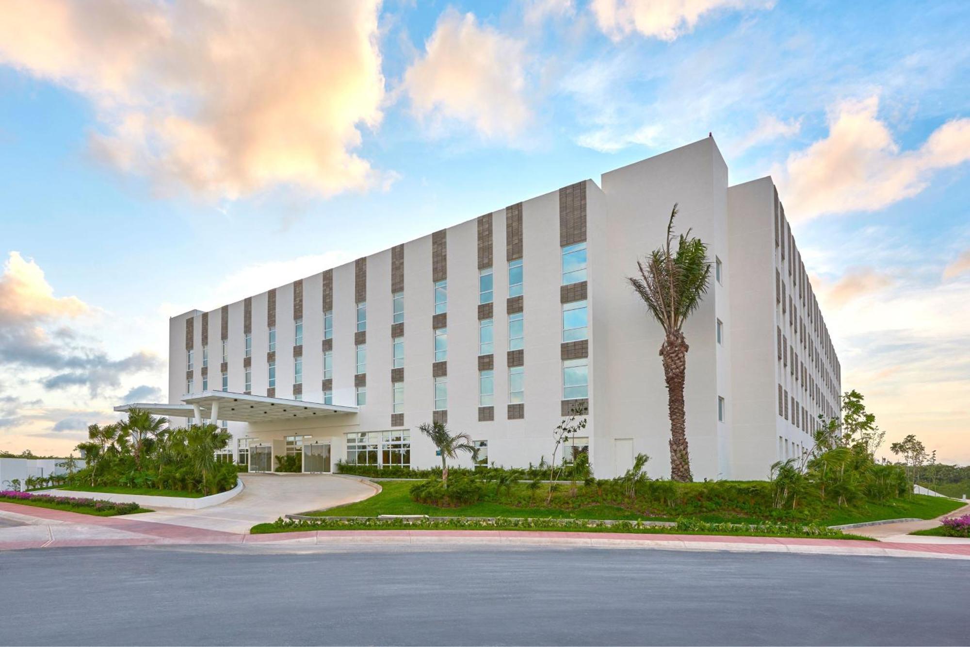 City Express Suites By Marriott Cancun Aeropuerto Exterior photo